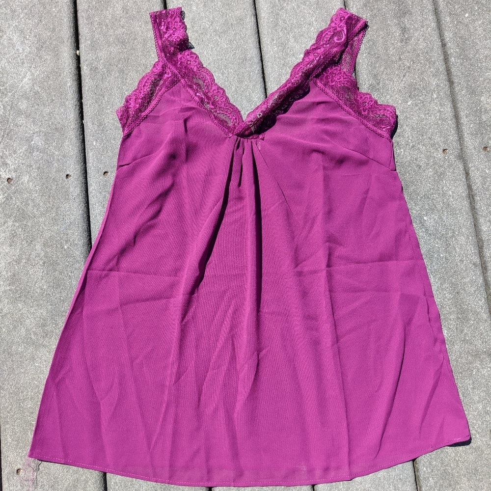 Pink tank top lace detail